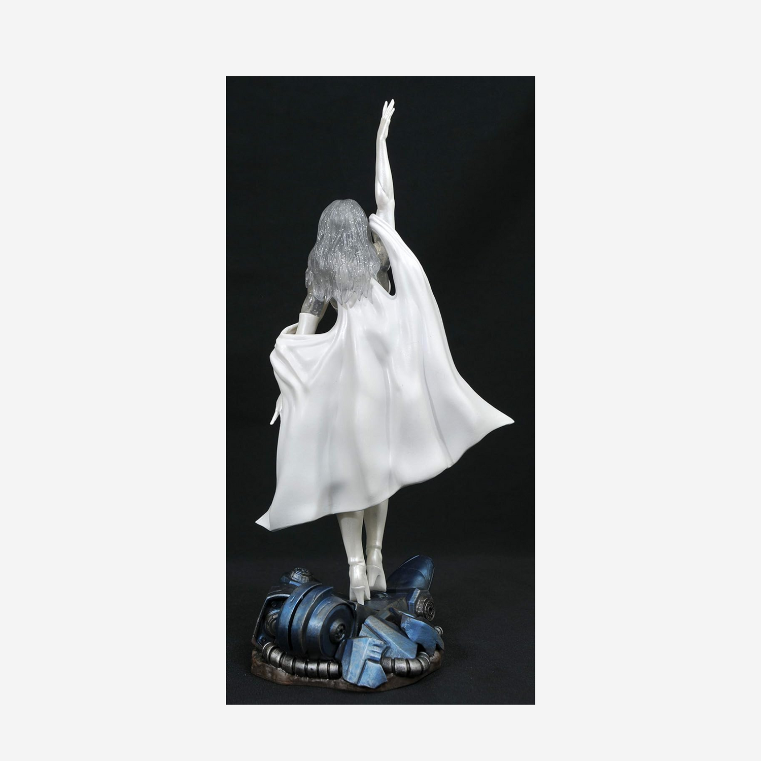 DIAMOND SELECT TOYS Marvel Gallery: Emma Frost Diamond PVC Figure, Multicolor, 12 inches